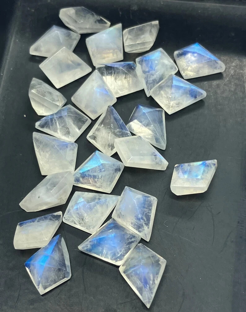 [WHOLESALE] NATURAL RAINBOW MOONSTONE FACETED KITE SHAPE LOOSE GEMSTONE
