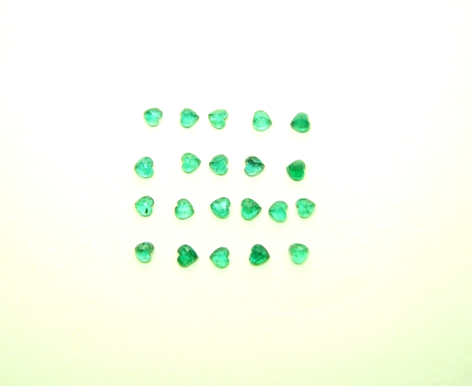 Natural Loose Gem Heart Emerald 3.2-3.7×3.5×3.7MM 3.6 Cts Tol, 21 Pcs Lot