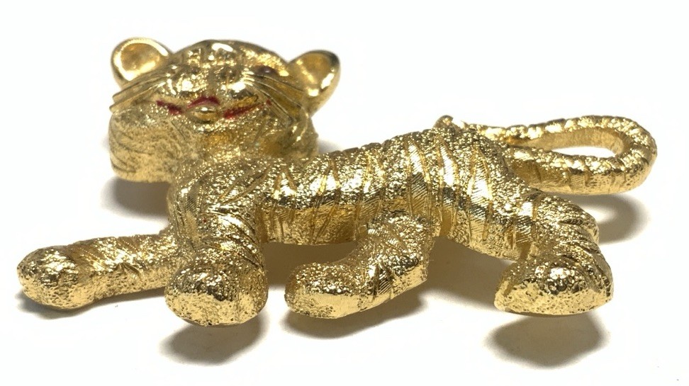 Monet Gold Tone Orange Rhinestone Eyed Cat Pin LY108
