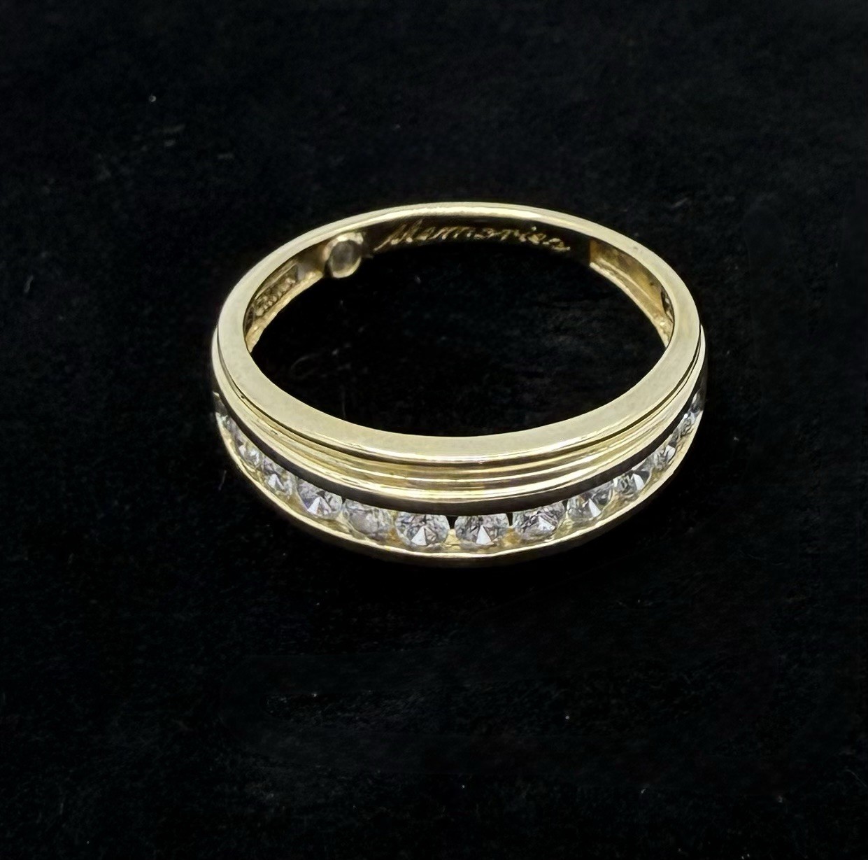 14 K Gold Ring. Size 7. (total weight 2.4g)