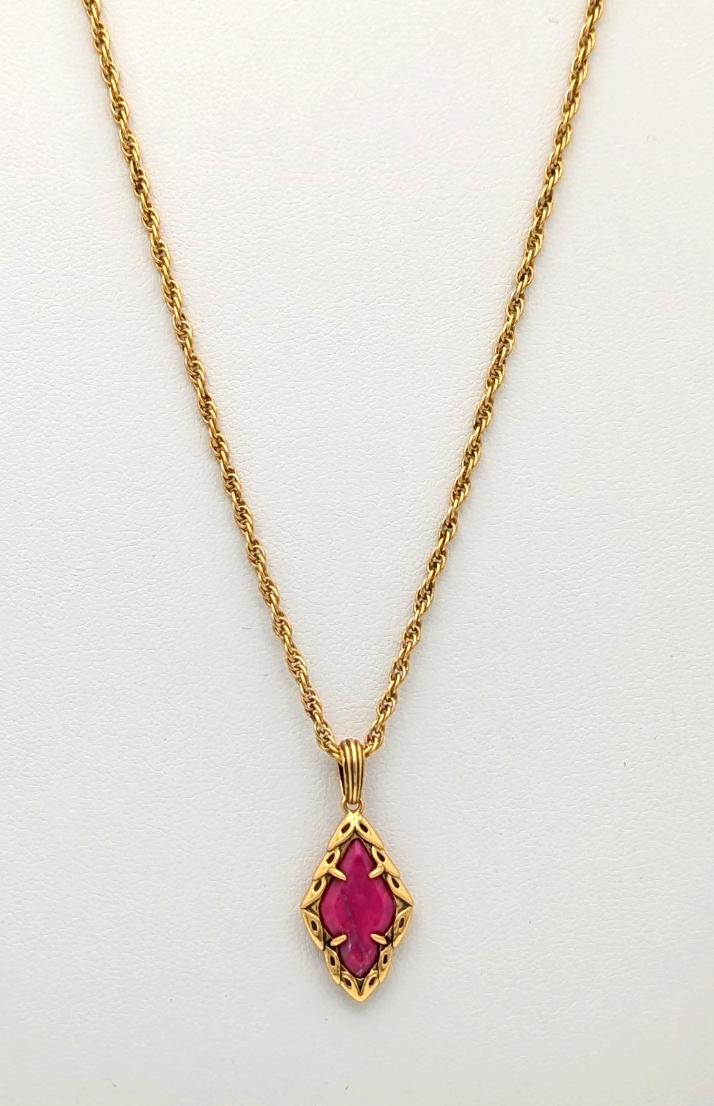 Kendra Scott Adj Vintage GP Necklace – Dark Fuchsia Variegated Magnesite w/DB