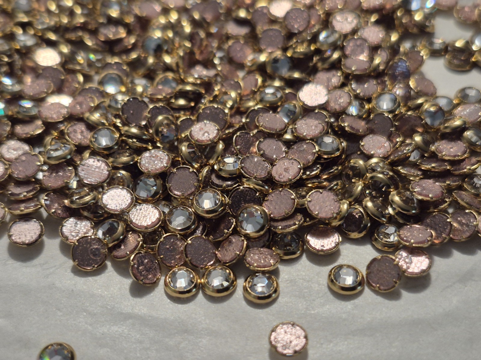 144 pc. Swarovski CRYSTAL CLEAR HOTFIX Gold Rim 16ss 3.8mm 2039