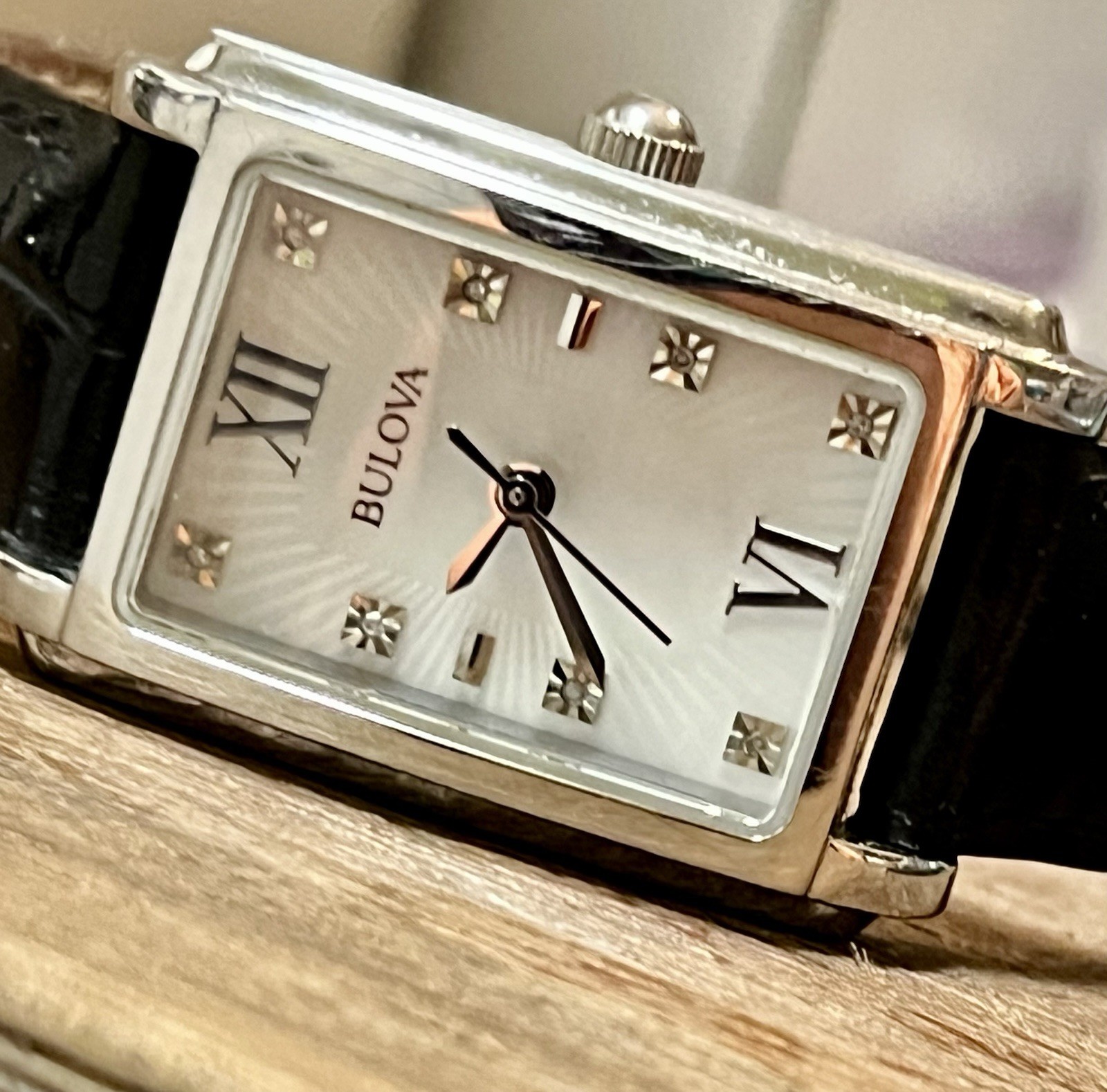 Bulova w/ Sapphire Crystal & Genuine Leather Band. Case 21.5 mm/band 6.5 Inches