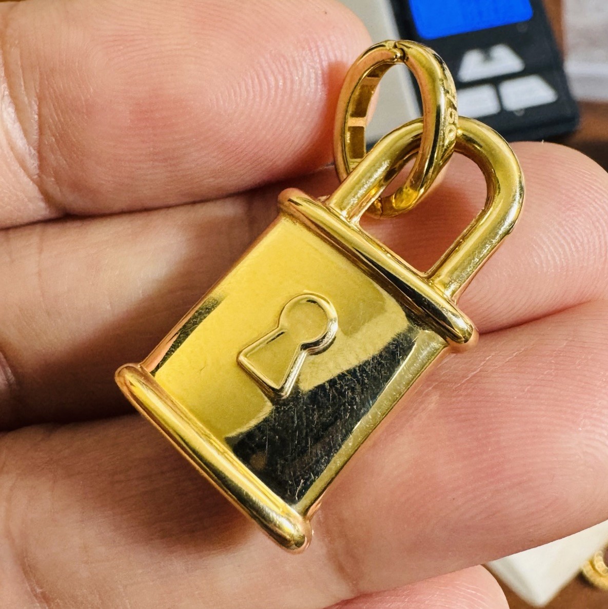 18K 750 Real Genuine Gold Padlock Pendant only 3.03g NO Chain Mens Womens