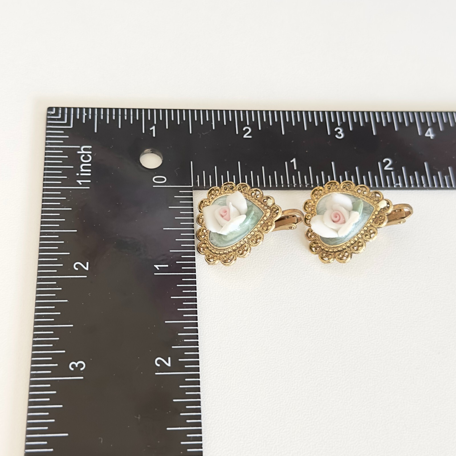 Vintage Green Enamel Ceramic Flower Gold Tone Heart Clip On Earrings Pendant Set