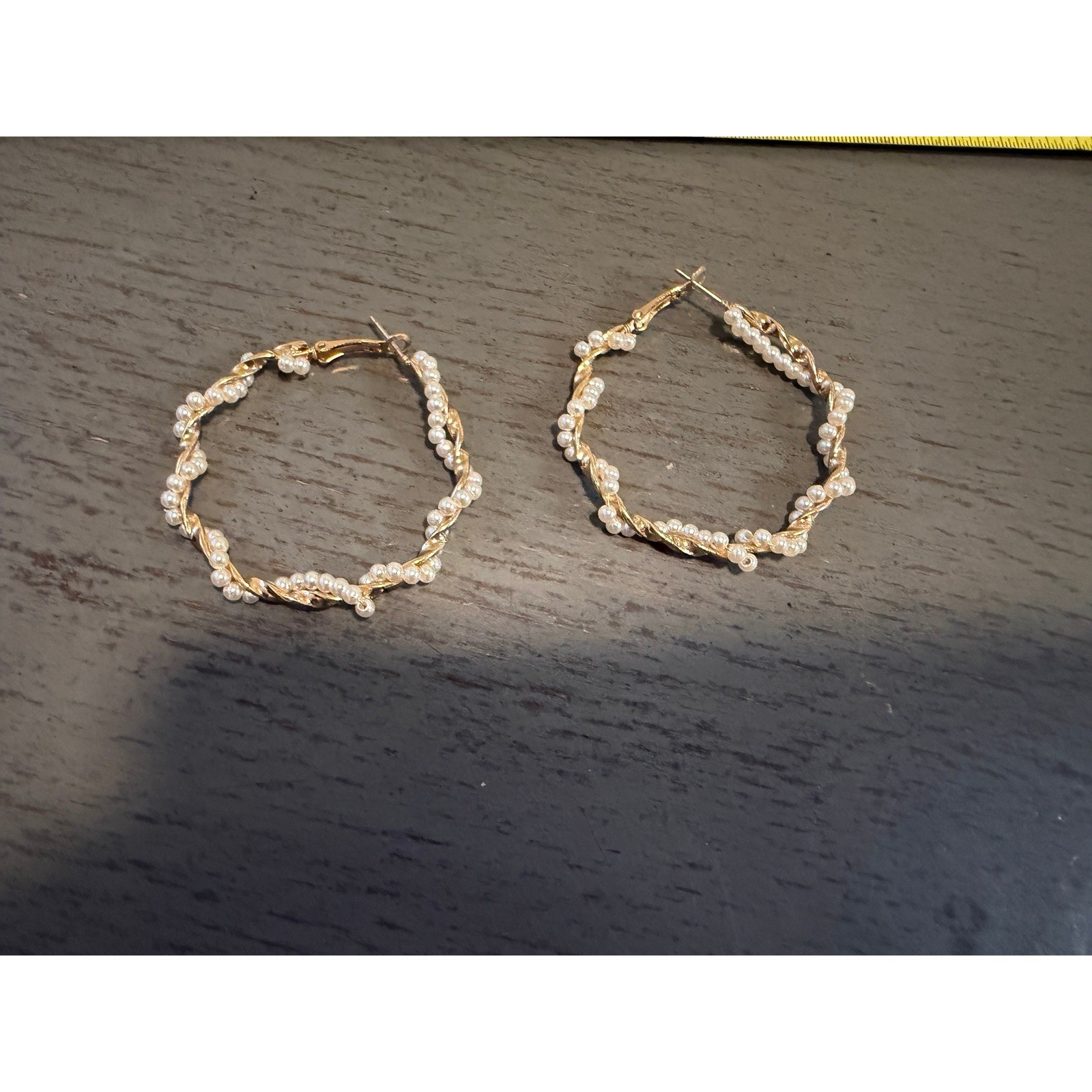 Gold Tone Faux Pearl Twisted Hoop Earrings Latch Back Braided Rope Design 1.5″