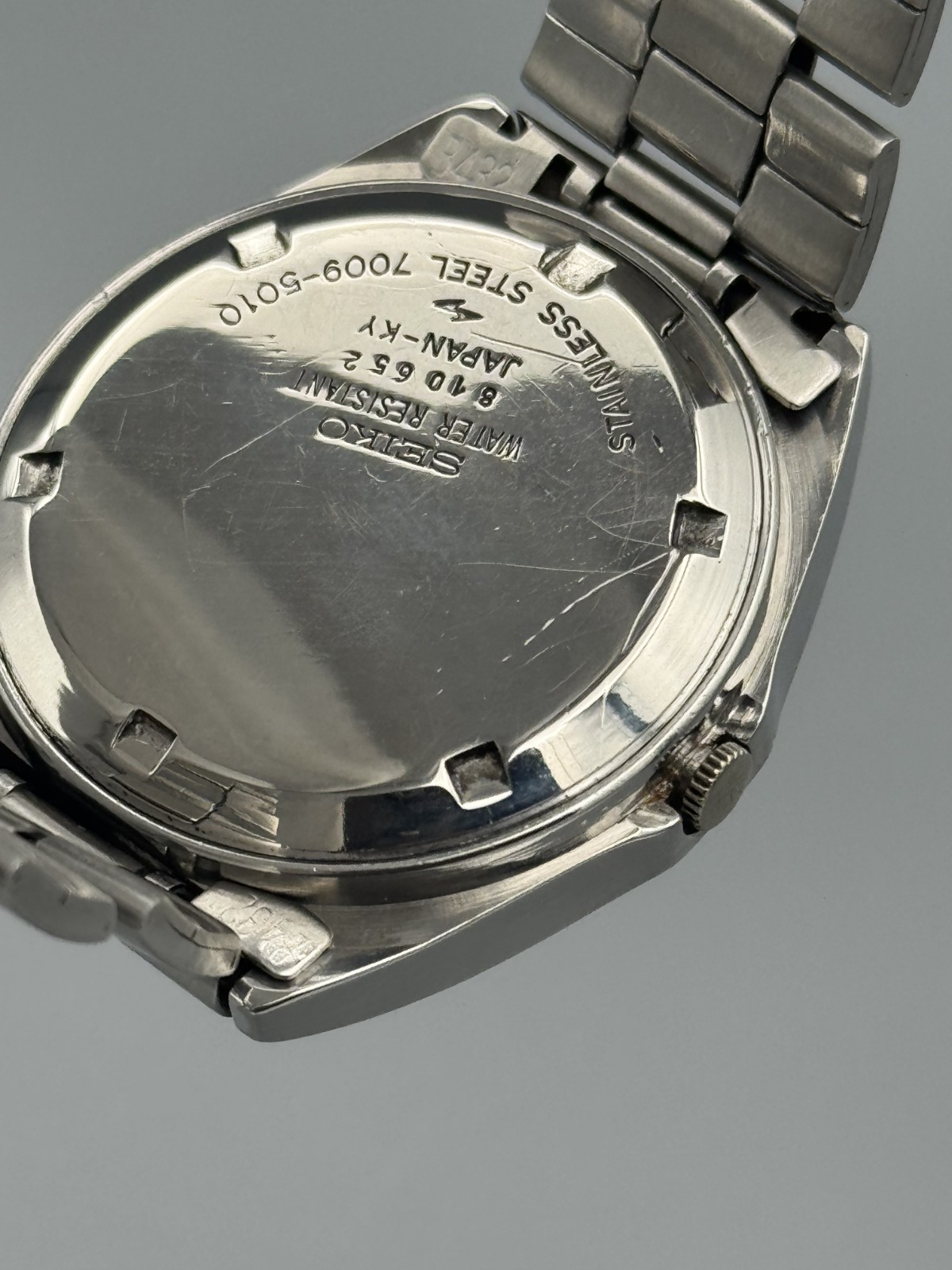 TV Shape Vintage Seiko 5 Automatic Black Dial Day/Date Men’s Wrist Watch Japan