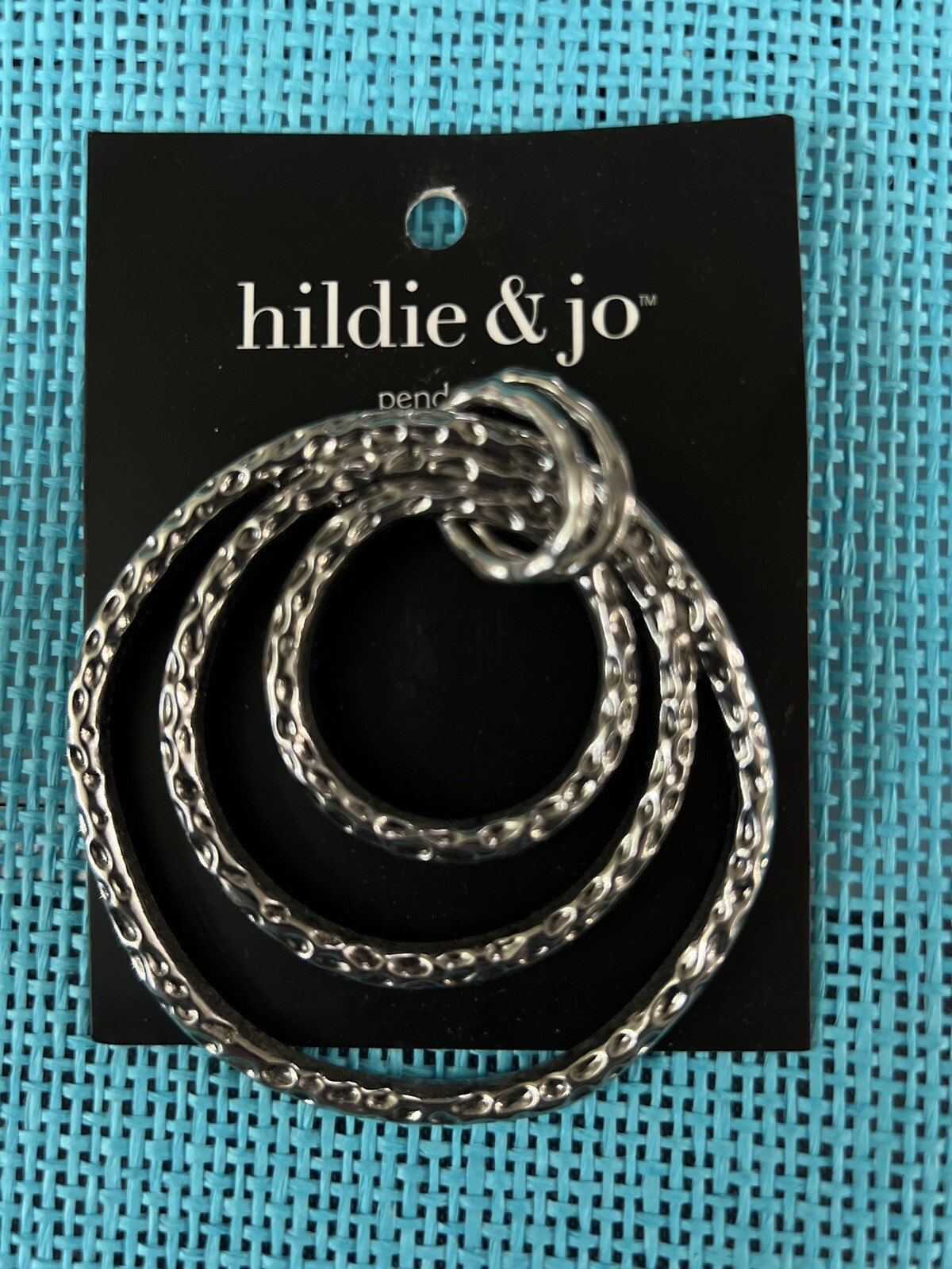 HILDIE & JO OPEN CIRCLE PENDANT SILVER TONE NEW