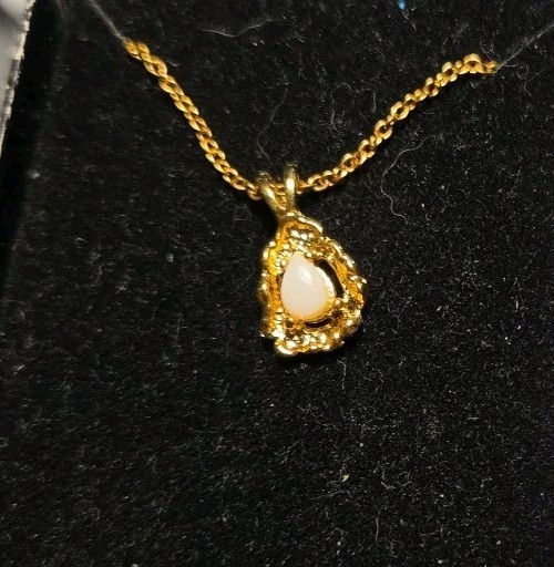 WOMEN’S GOLD NUGGET WITH TEAR DROP WHITE STONE CHAIN NECKLACE 17-1/2″