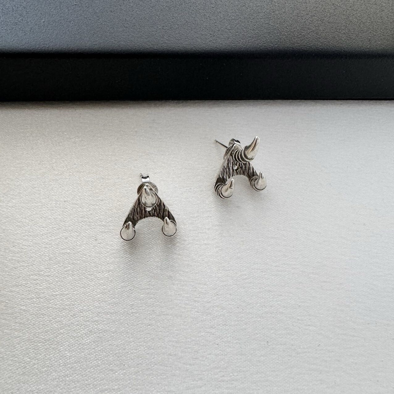 Eagle Claw Stud Earrings for Men Women,Streetwear Punk Hip Hop Unisex Style