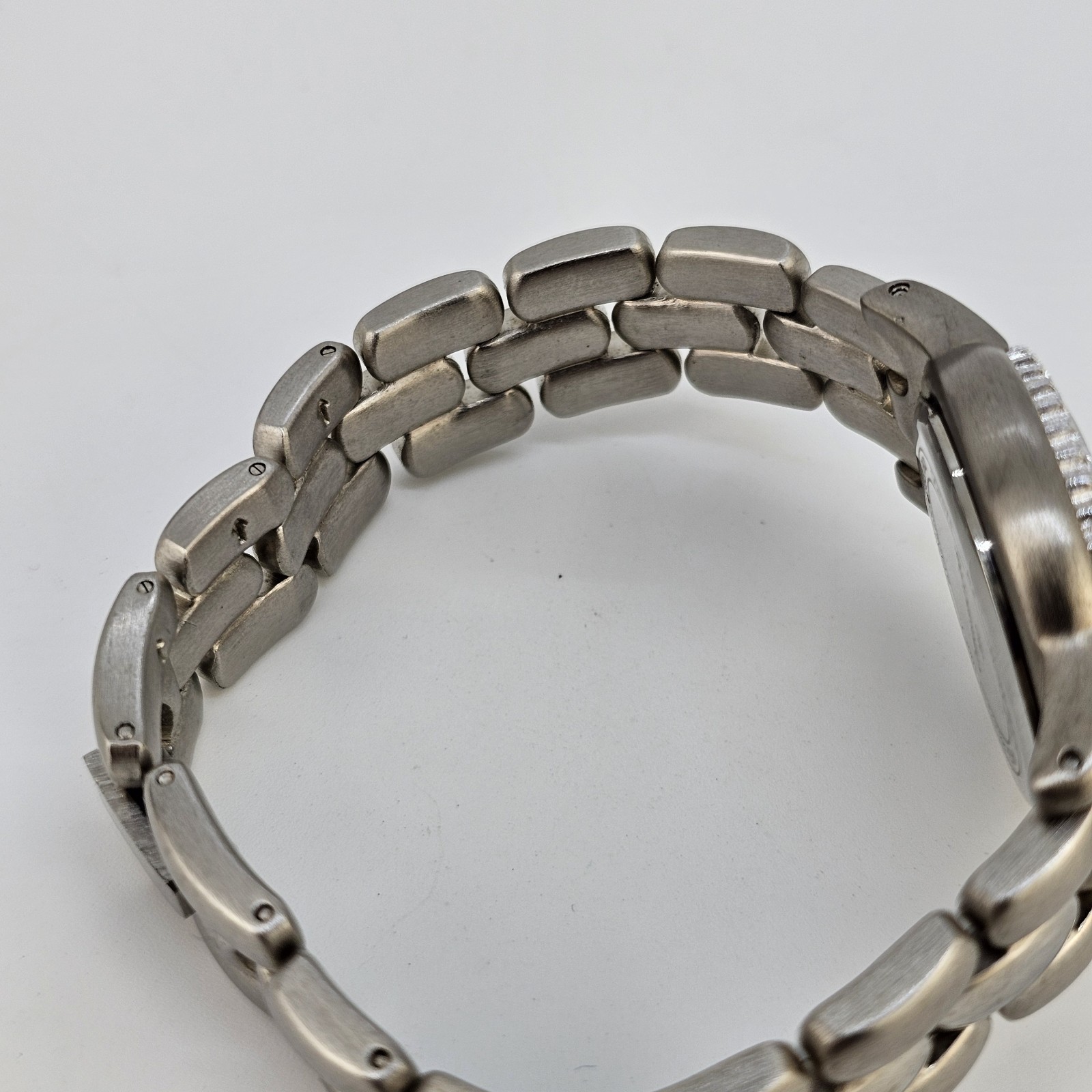 28MM Women’s Watch Gray Dial Gemmed Bezel Gray Bracelet Band 6″ New Battery