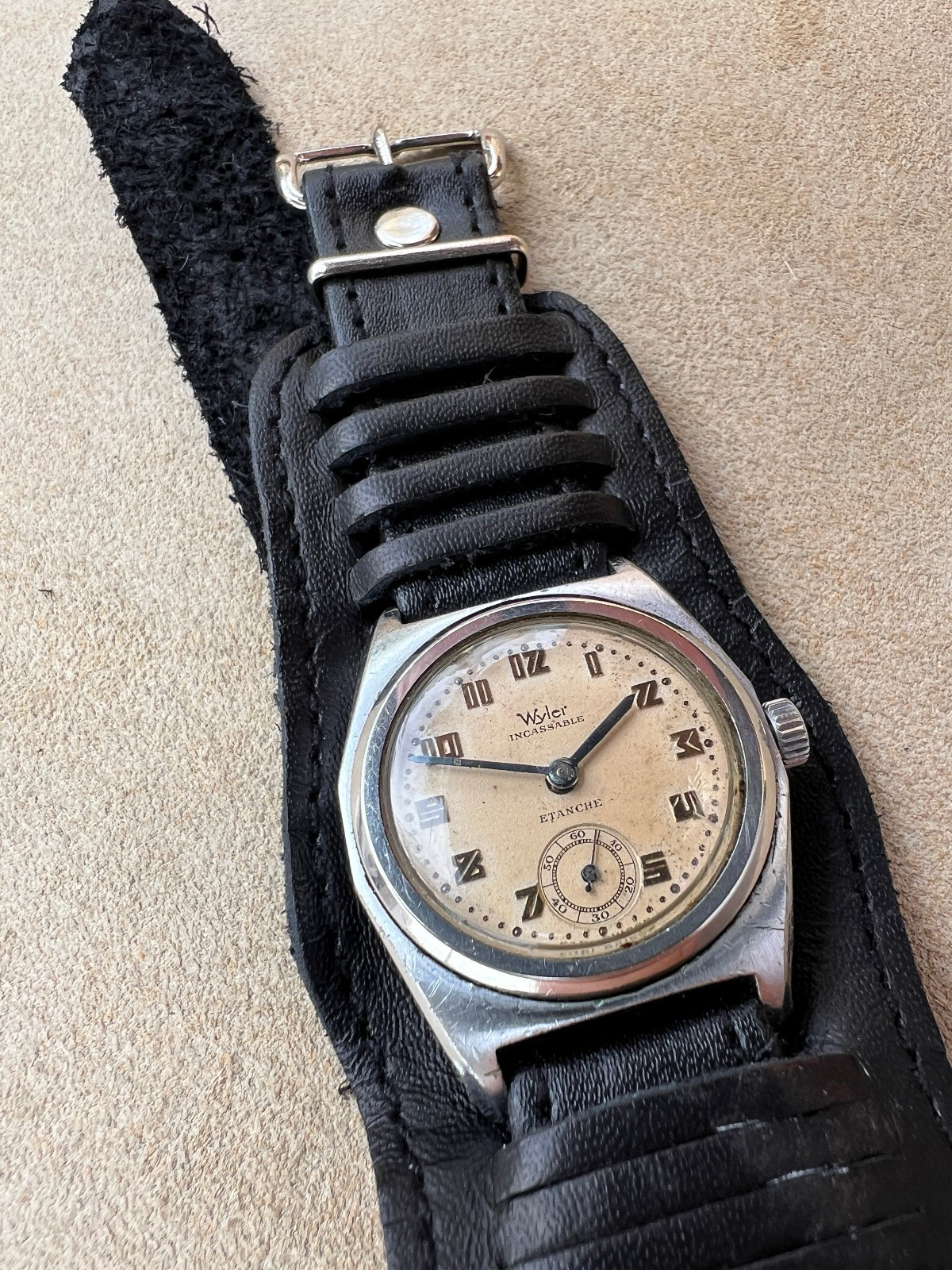 Vintage Wyler rare ww2 Military Etanche watch Deco numbers Tropical dial Works