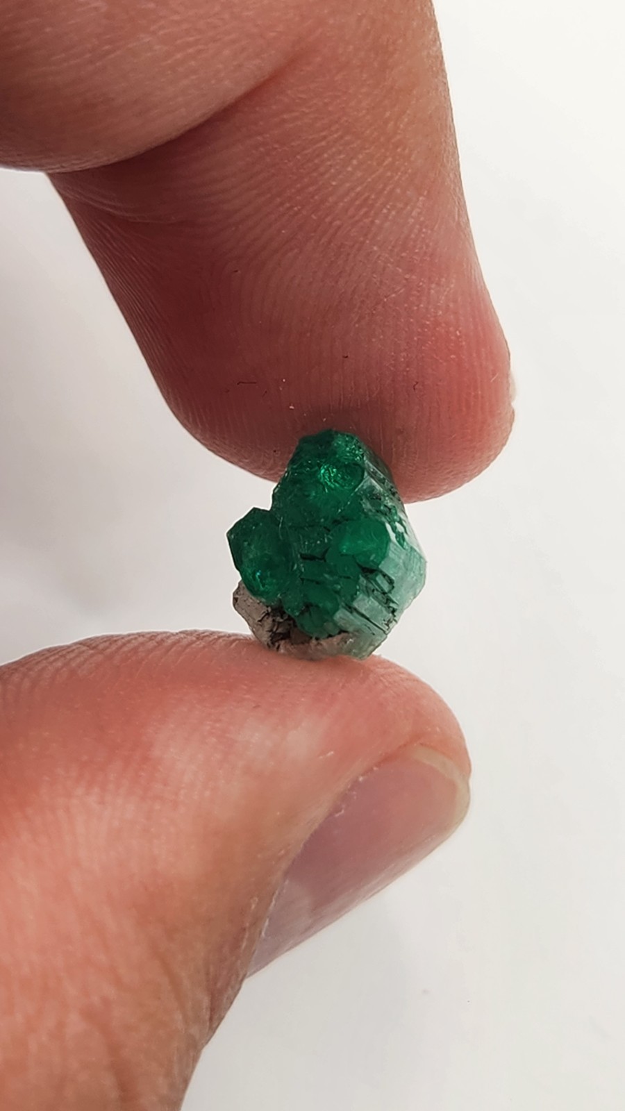 Macla de Esmeralda En Bruto 3,24cts, Pieza especial, cristales con terminación