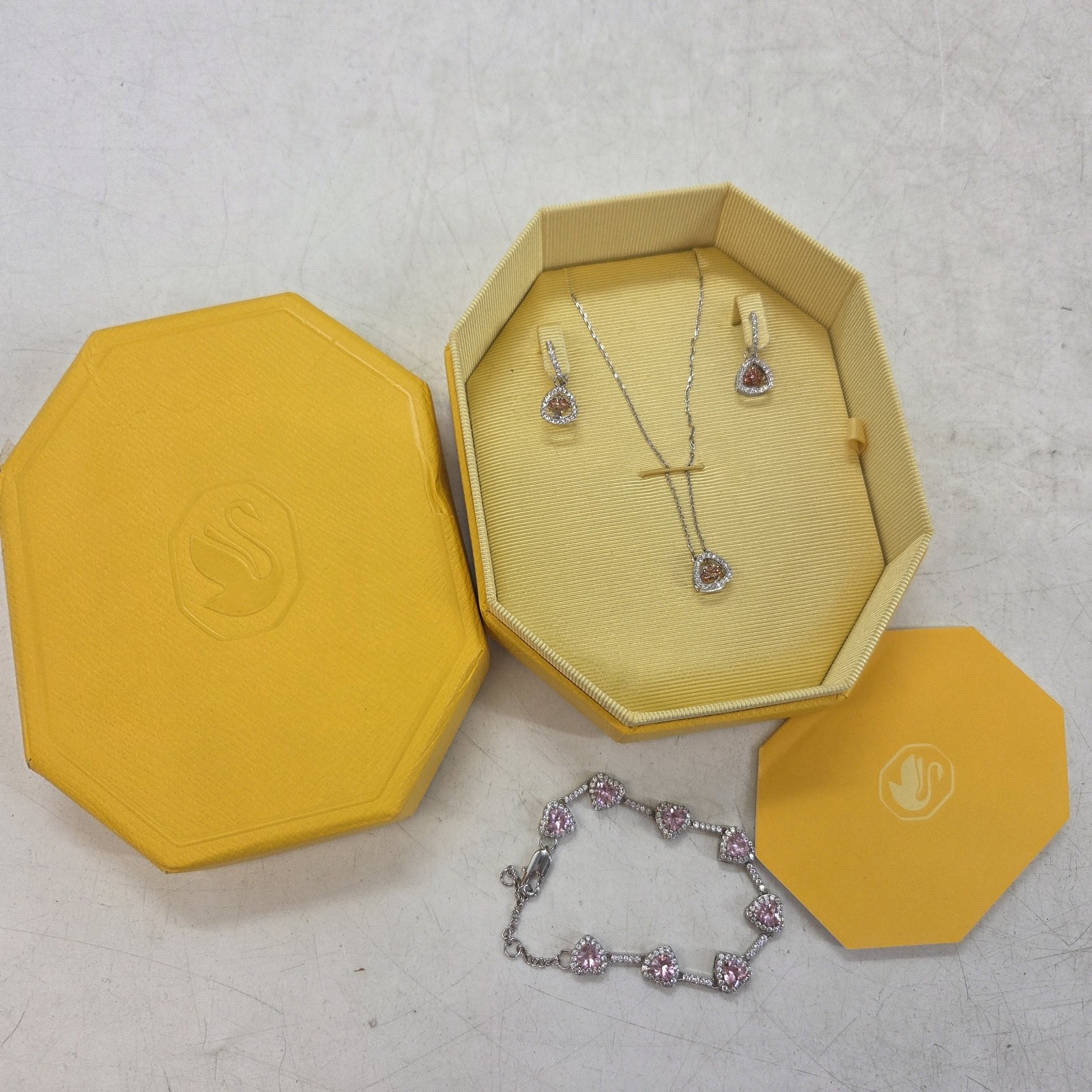Swarovski Una Pink Crystal Necklace Earrings Set Boxed & Pink Unbranded Heart