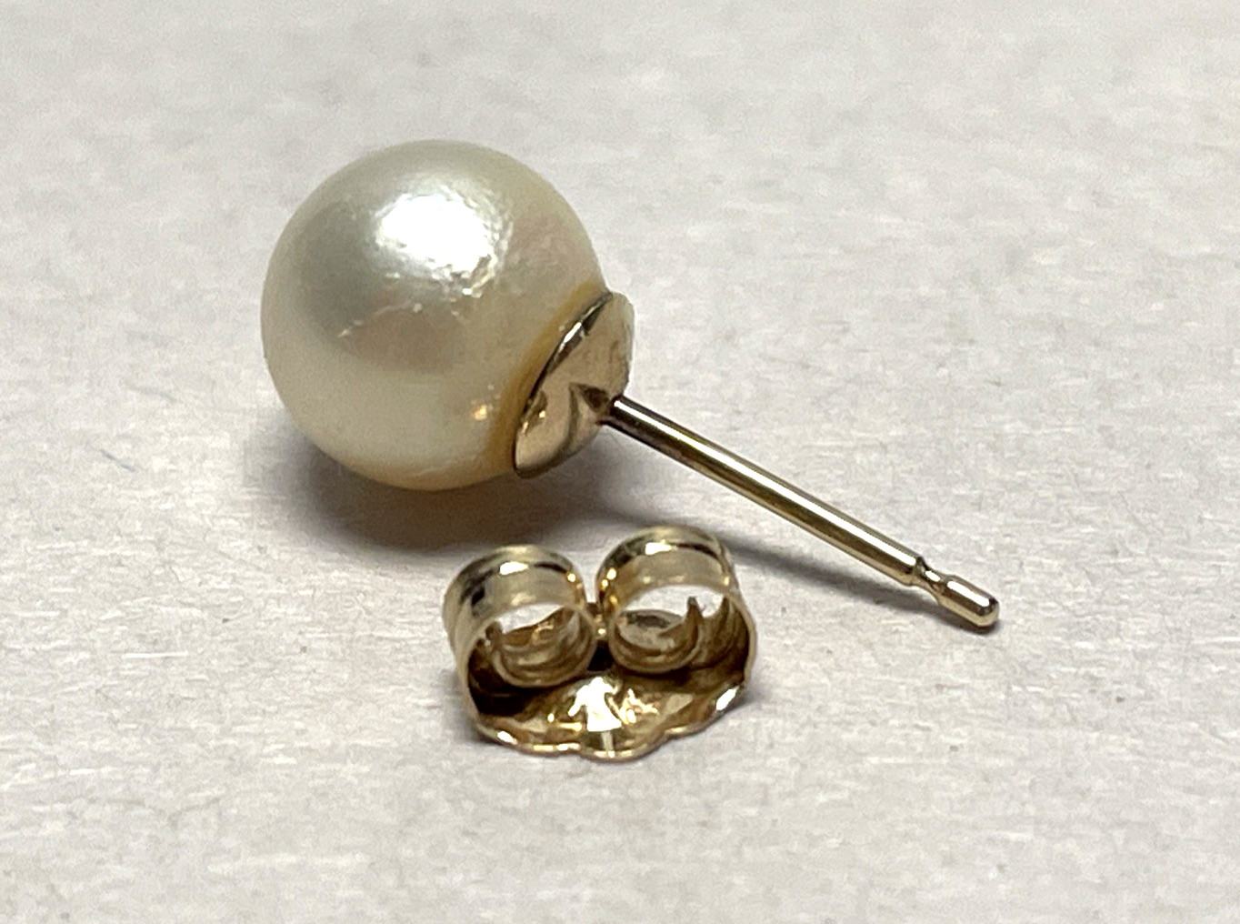 14K Yellow Gold Cultured Akoya Pearl Stud Earrings 6.9mm Classic 1.2g Vintage