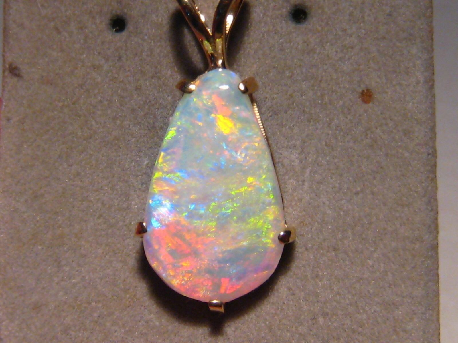 3.8 ct. Gem Opal Pendant , Solid 18 k Yellow Gold Brightness 5