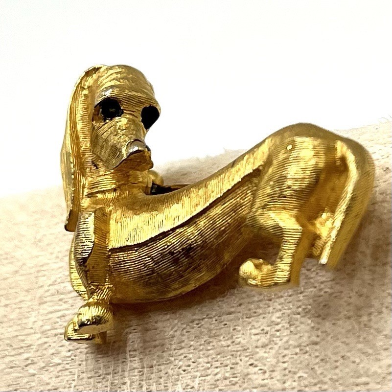 Boucher Daschund Brooch Brushed Goldtone VTG Pin Wiener Dog Signed & Numbered