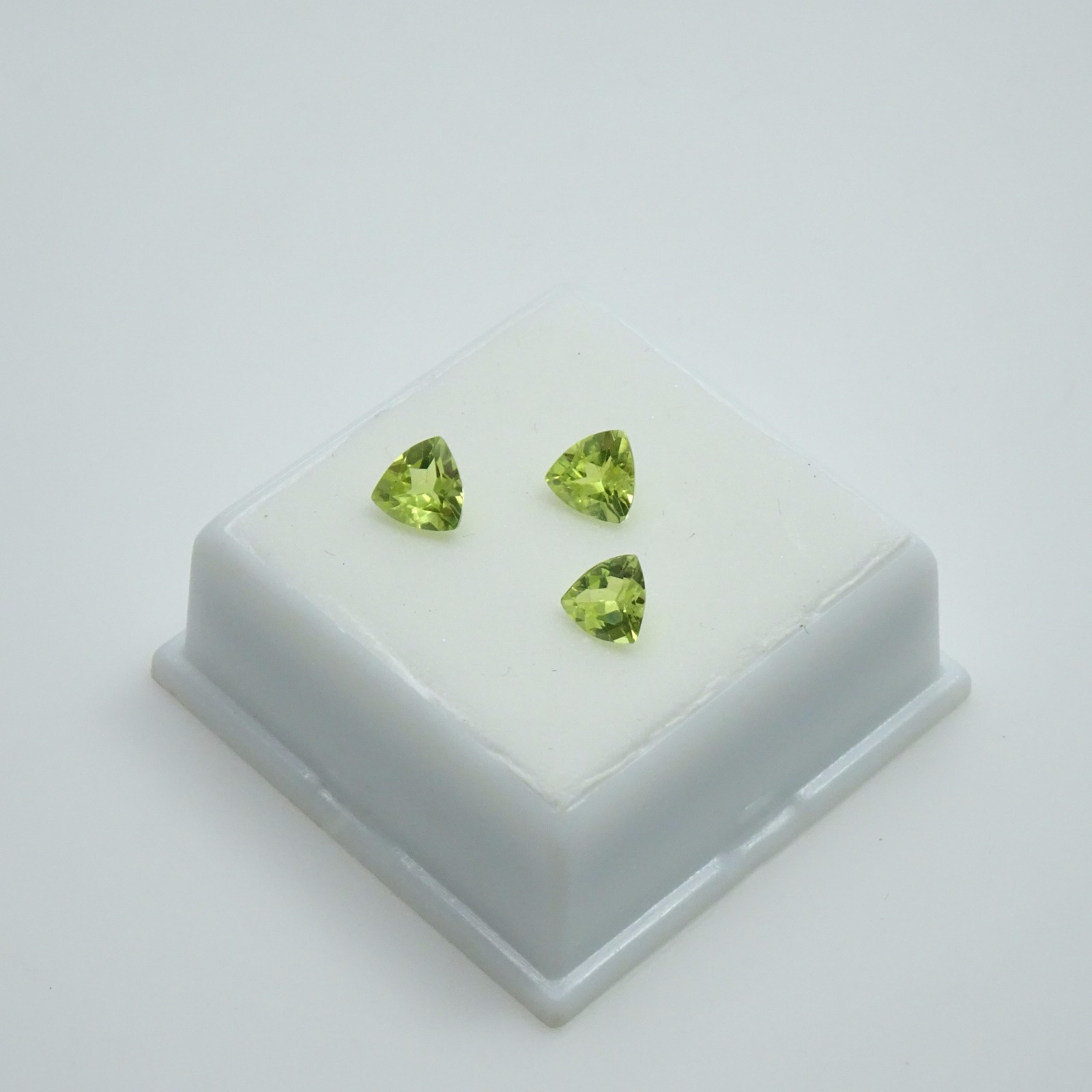 Set of 3 Green Chrysoberyl 2.0TCW – Trillion – 6x6mm – Loose Gemstones