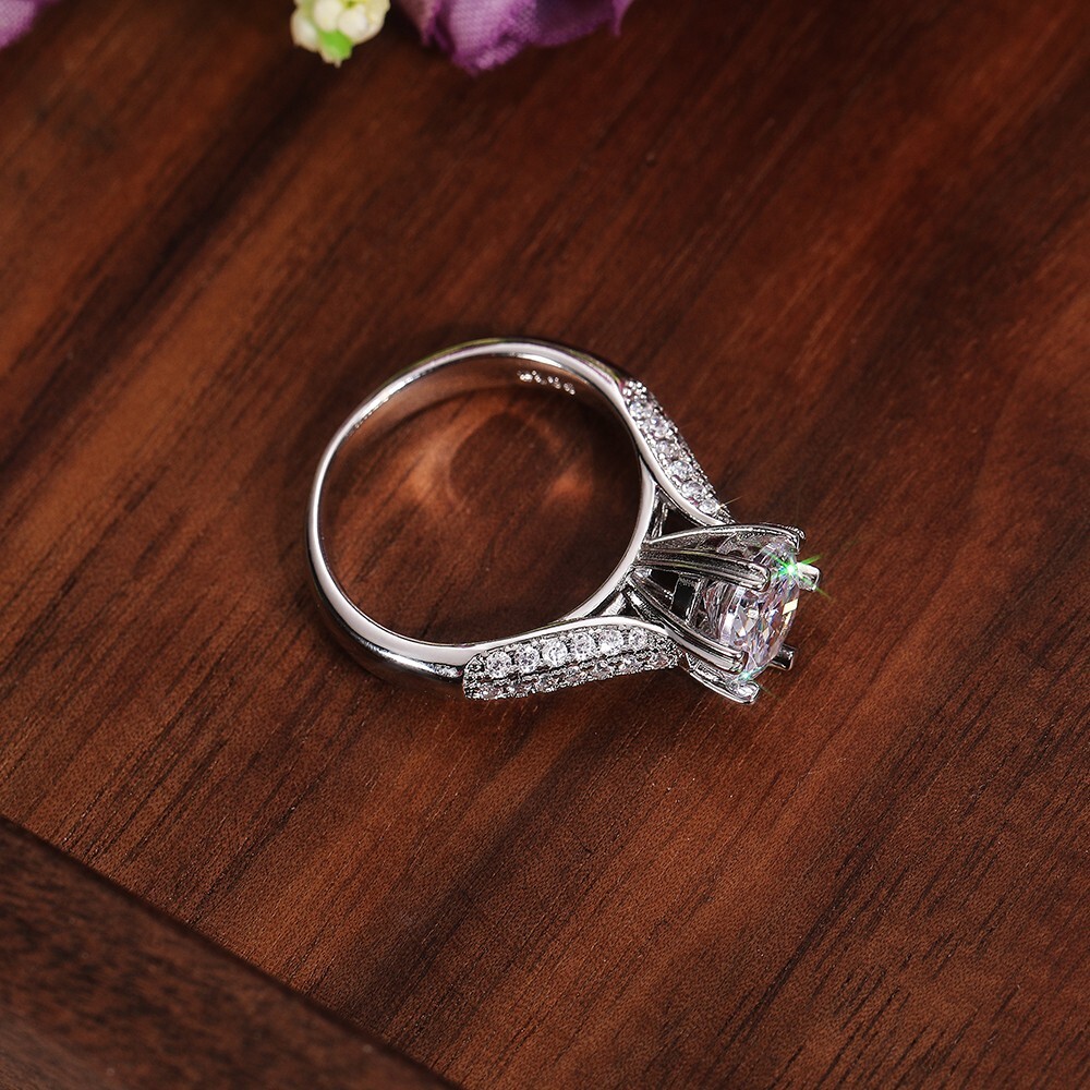 925 Silver Plated Designer Ring For Valentine Gift 1.6CT Simulated Diamond Rings