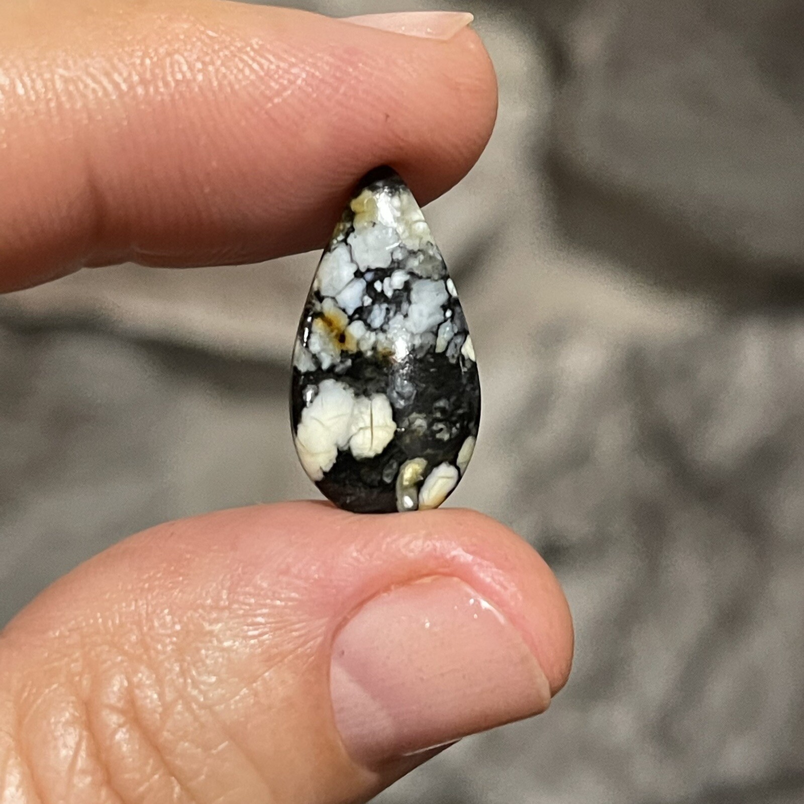 5.6ct 20×10.7x4mm White Moon Hubei Turquoise Teardrop Cabochon Loose Gem