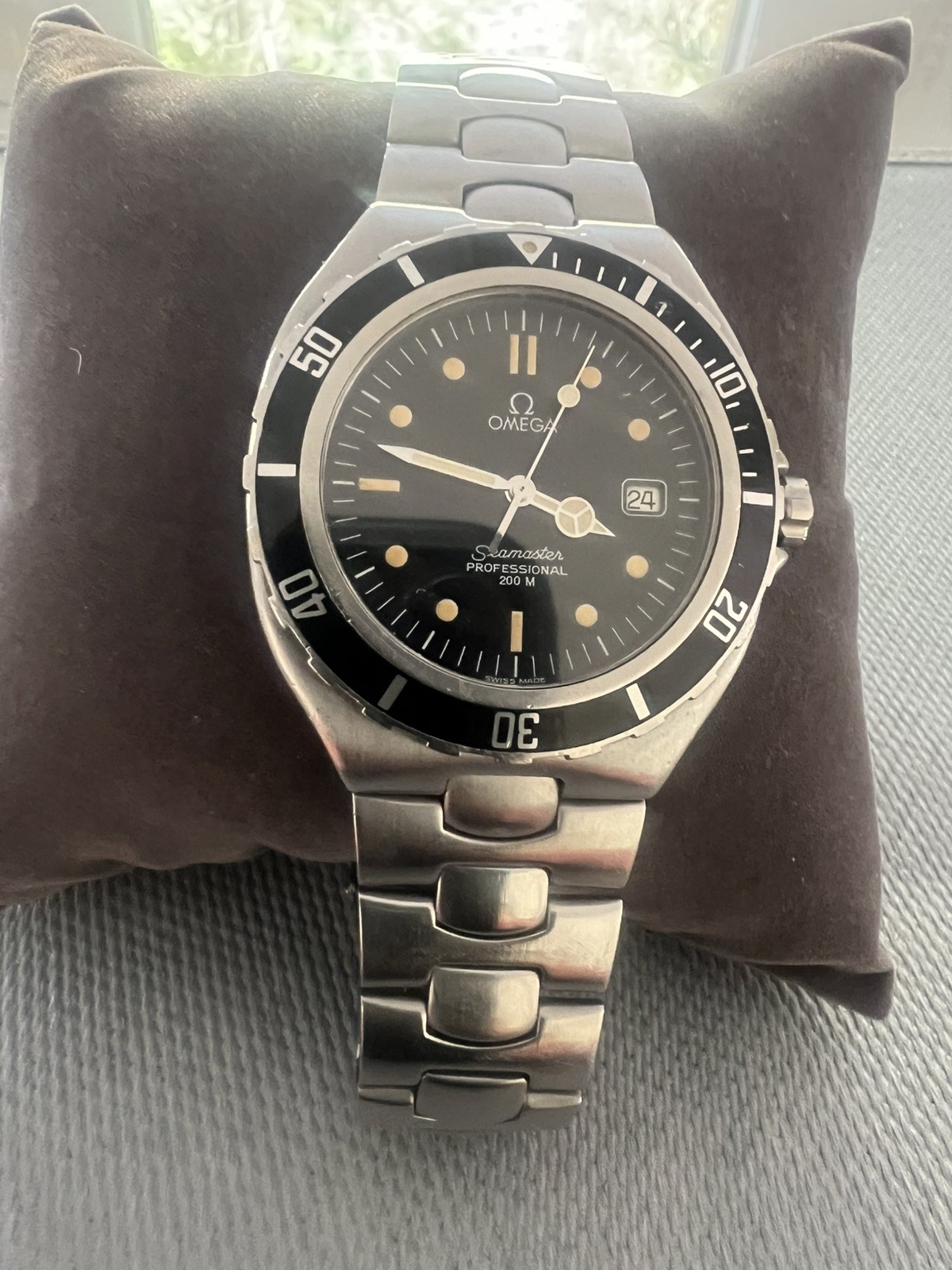 Men’s Date Omega Seamaster Professional 200m Watch Battery Operated.