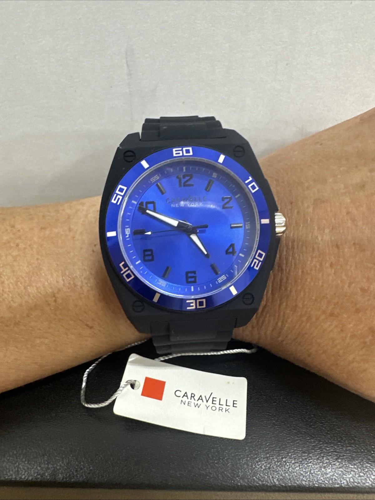 NEW CARAVELLE NEW YORK by Bulova MENS WRISTWATCH 45A116 Needs New Battery