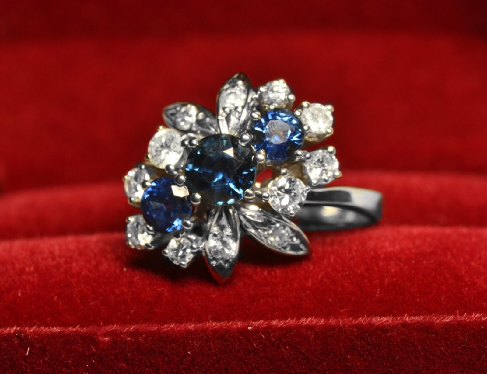 Diamond ring 14kt gold sapphire brilliant 585 White gold estimate: 1500 euros