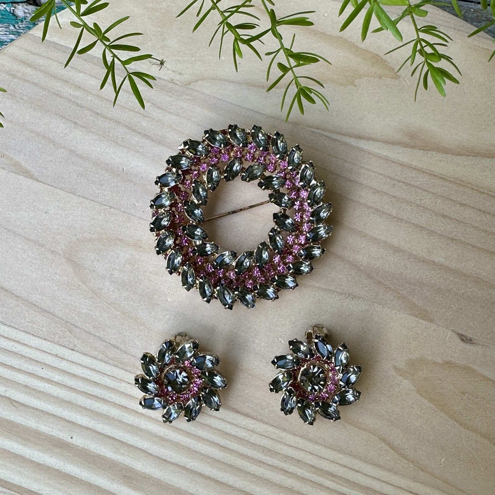 VTG 1950s Wreath Brooch Pin 2.375 Inch Earrings Pink Smoky Navettes Gold Plated
