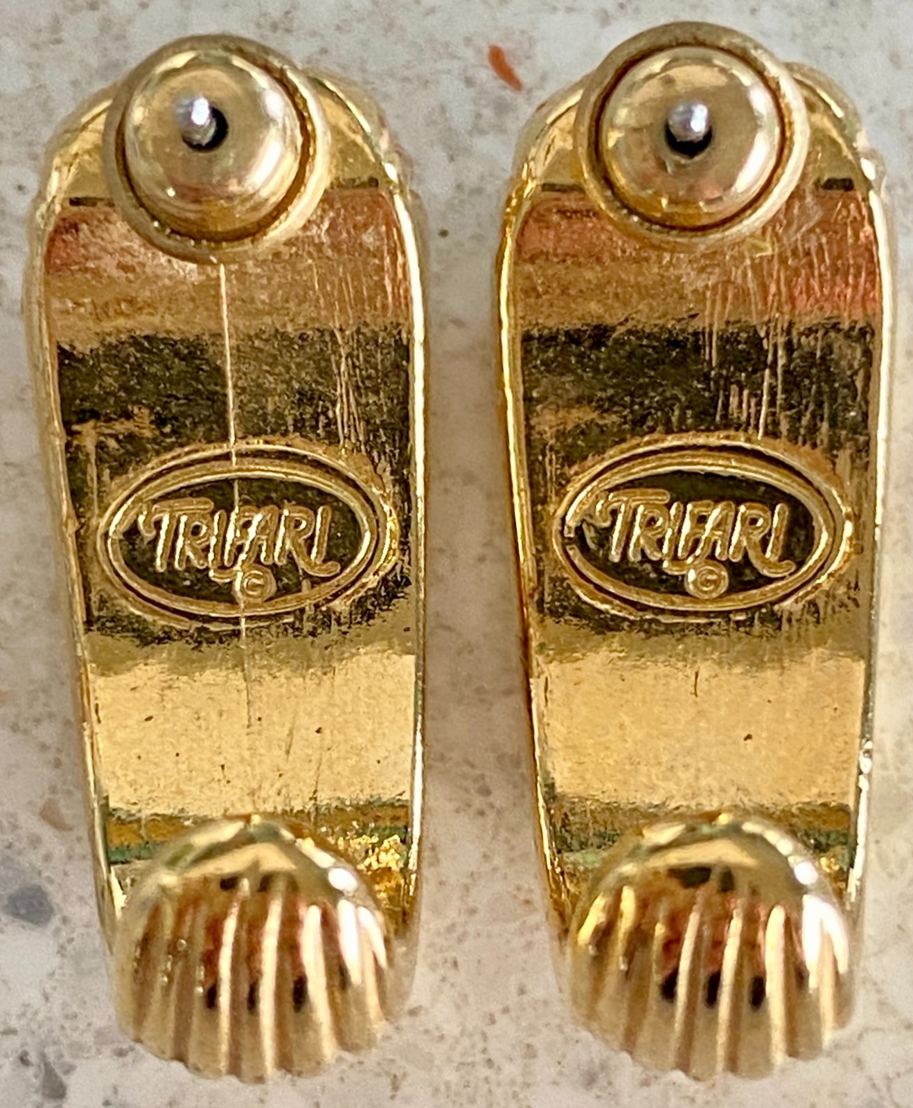 Vintage Trifari Gold Tone Ribbed C-Hoop Pierced Earrings Clear Rhinestone Accent