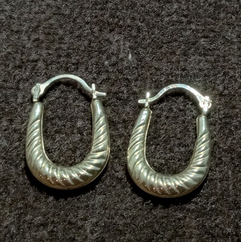 Vintage 10k Yellow Gold Latch Back Snap Classic Shrimp Twist Oval Hoop Earrings