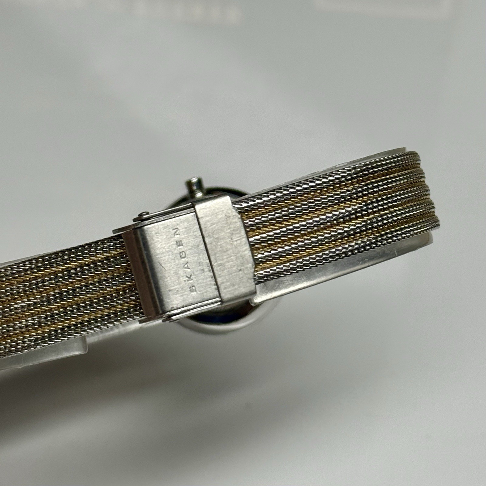 Skagen Womens Watch Two Tone Bracelet Faceted Mineral Crystal Excellent Conditio