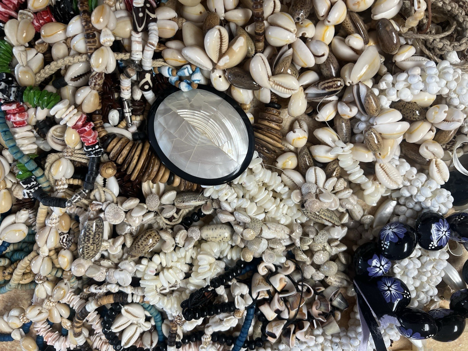 3 Lbs Lot Seashell Shell Pukka Cowrie Jewelry Strands Necklaces Bracelets SS1