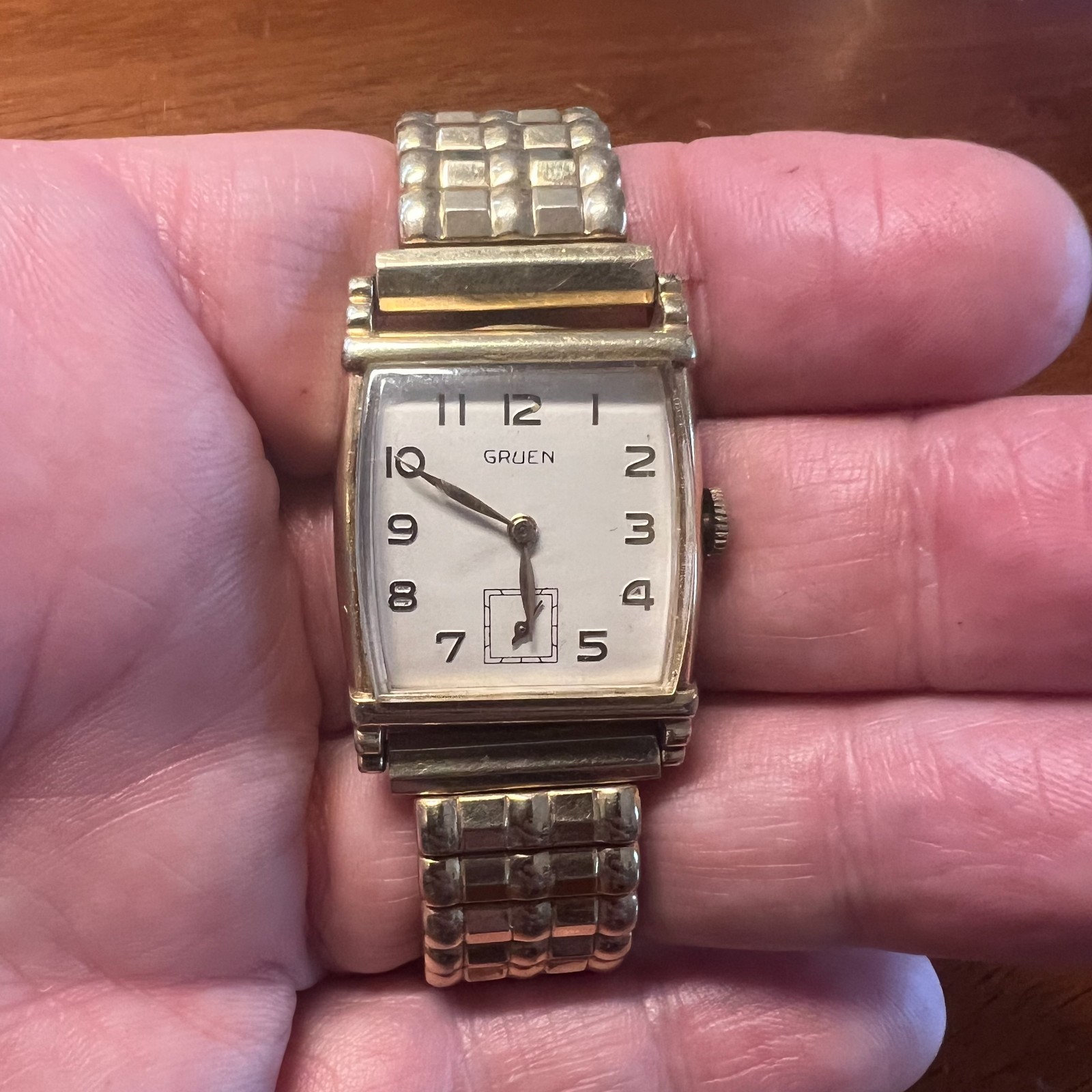 Vintage 1940s Gruen Curved Art Deco Tank Watch – 10K Gold Filled Manual Wind