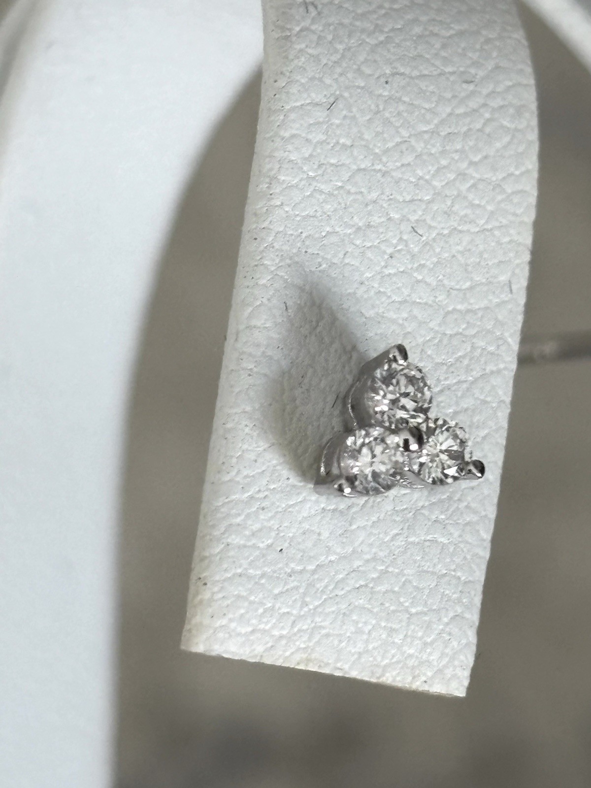 $450 IGI Certified NWT 14K White Gold .30Ct Round 3 Stone Clover Diamond Earring