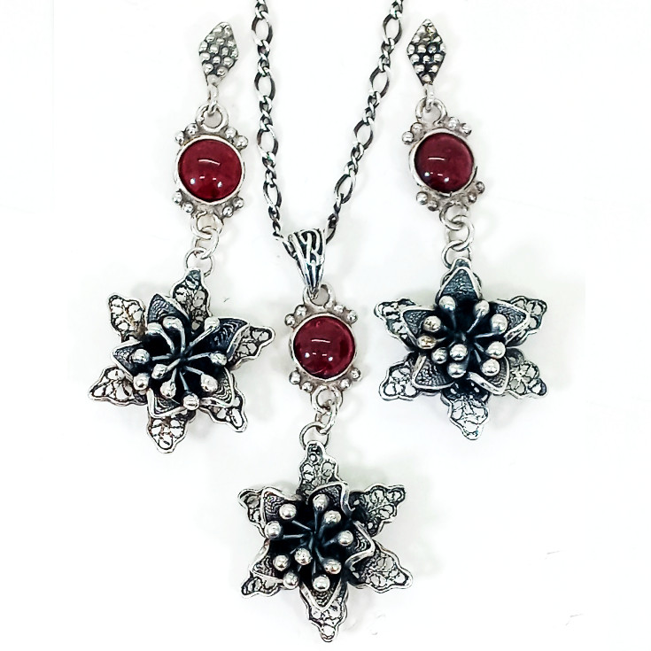 Vintage 925 Sterling Silver Garnet 3D Filigree Floral Necklace & Earrings Set