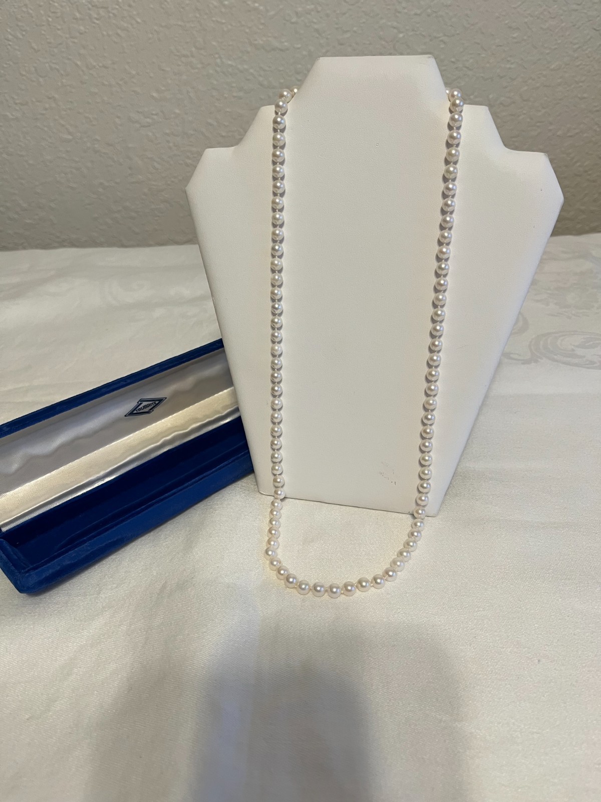Vtg 24″ Genuine Pearl Hand Knotted Necklace 14K Clasp Clean In Case XLNT