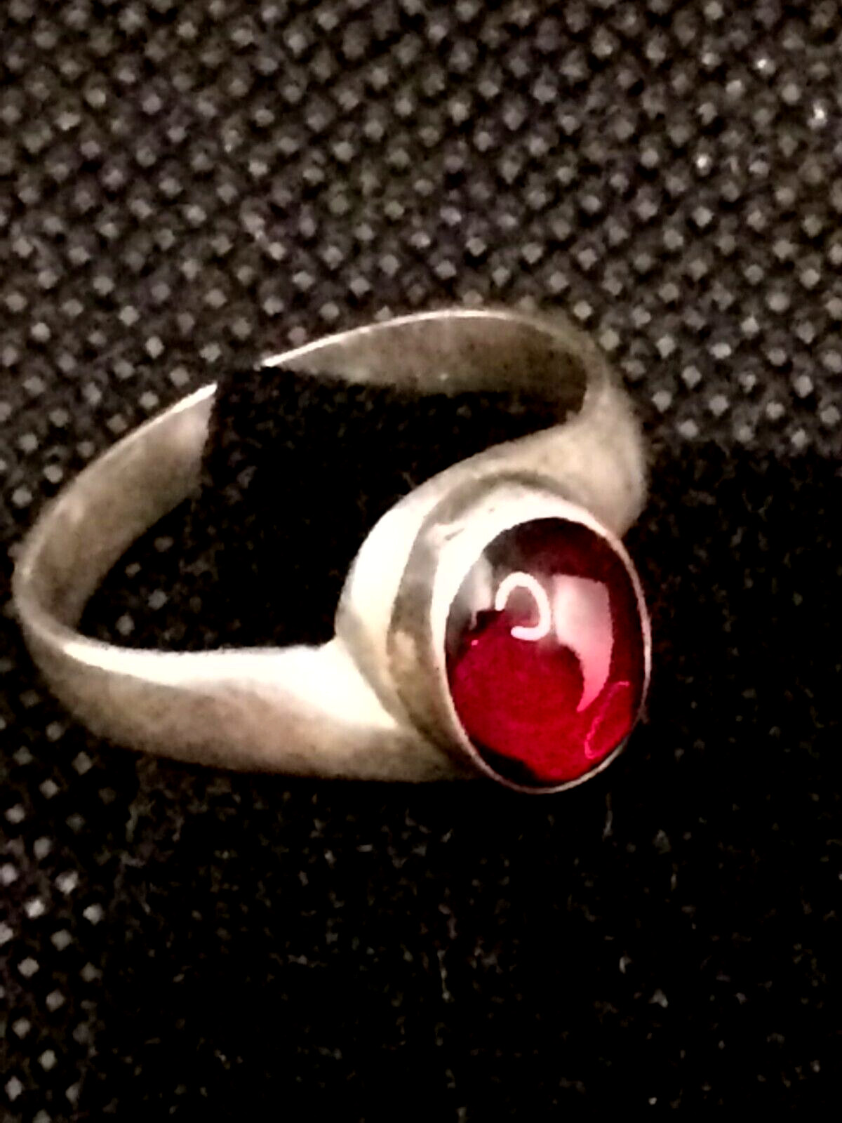cute silver ring with garnet 925 silver hallmarked 19mm size 60 3.7g