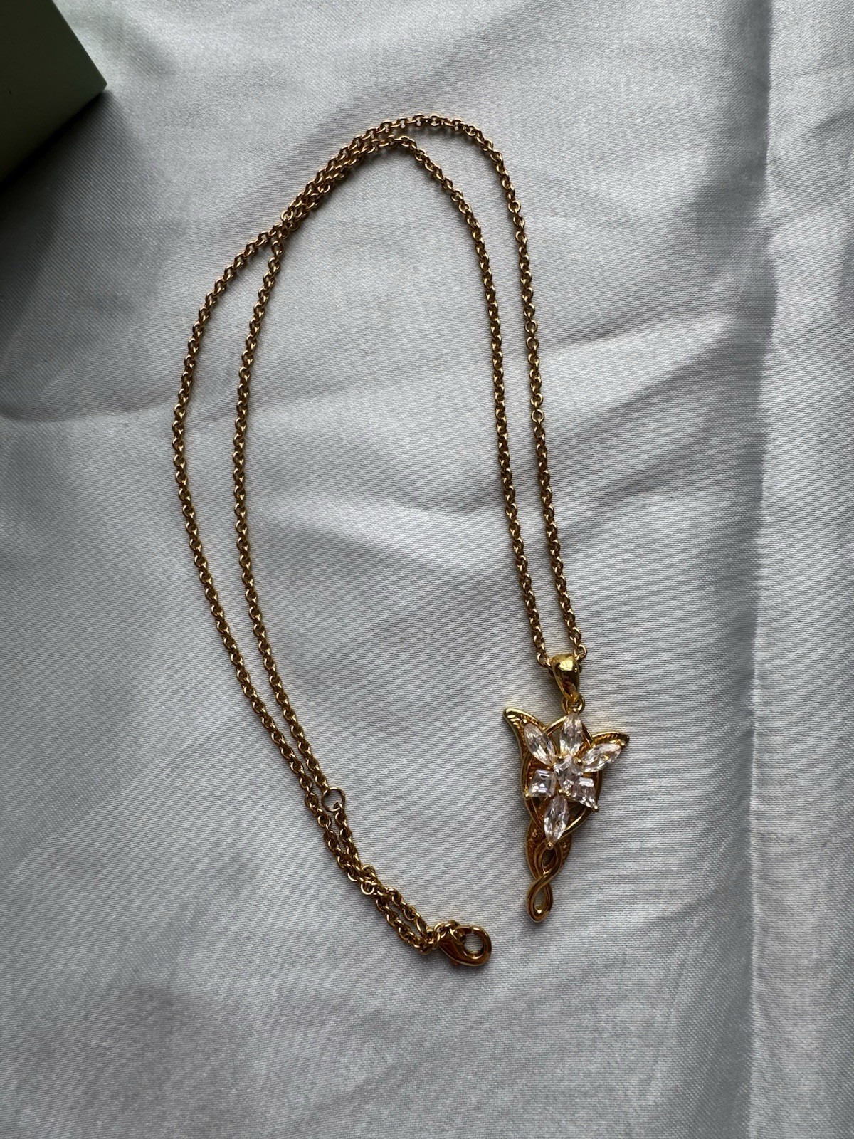 Lord of the rings lotr replica accessory necklace elvish gold stone pendant liv