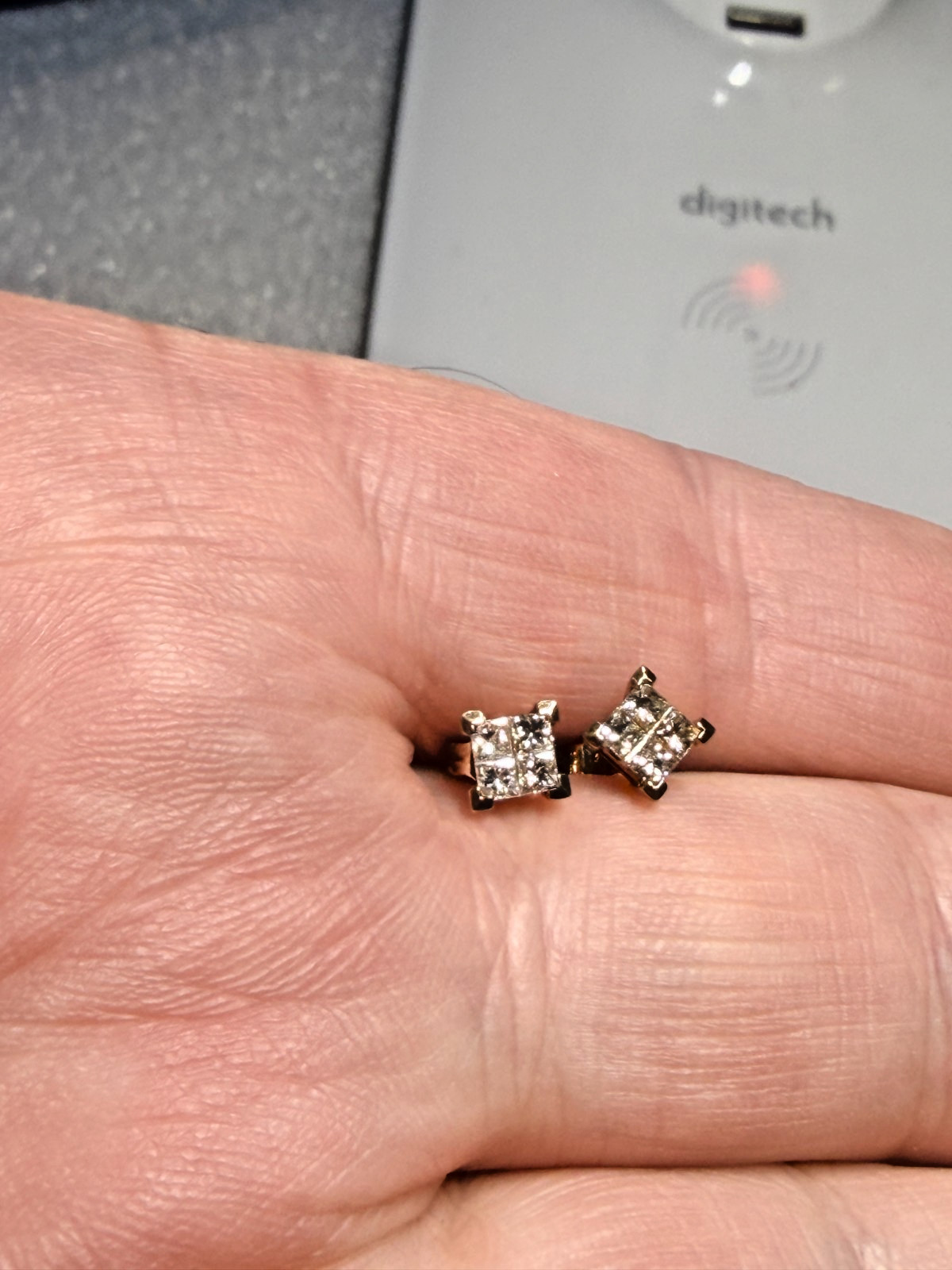 Vintage Gold Stud Earrings – Lab Diamonds? – 9K Solid Gold
