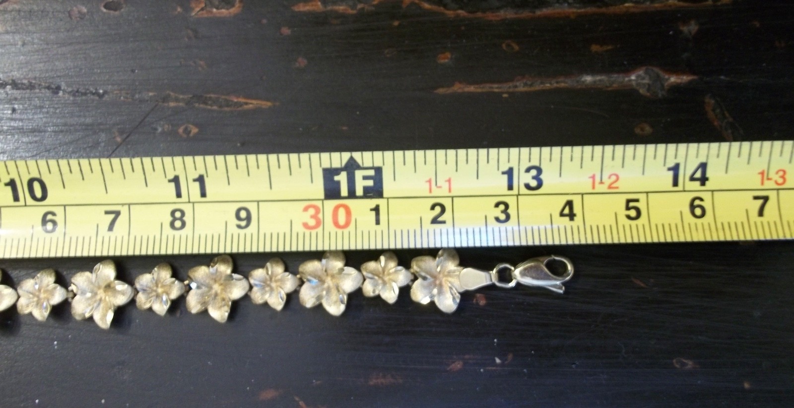 DELICATE FLOWER 14KT YG, CHOKER NECKLACE. 13.5 INCHES, 17 + GRAMS
