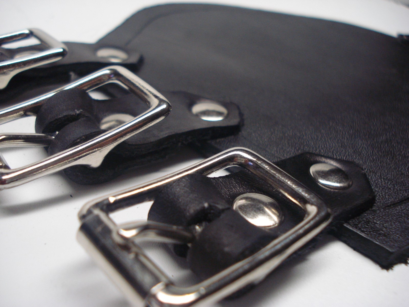 BLACK PLAIN LEATHER GAUNTLET. BLACK DEATH (MDLG0243)….. REVENGE
