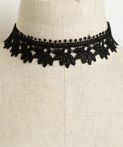 WOMEN’S FASHION BLACK WEAVED LEAF CROCHETED LACE CHOKER NECKLACE NWT