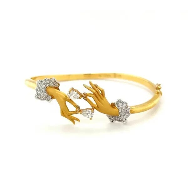 1.5Ct Pear Cut Lab Created Sapphire Sandblasted Love Hands Bangle 925 Silver