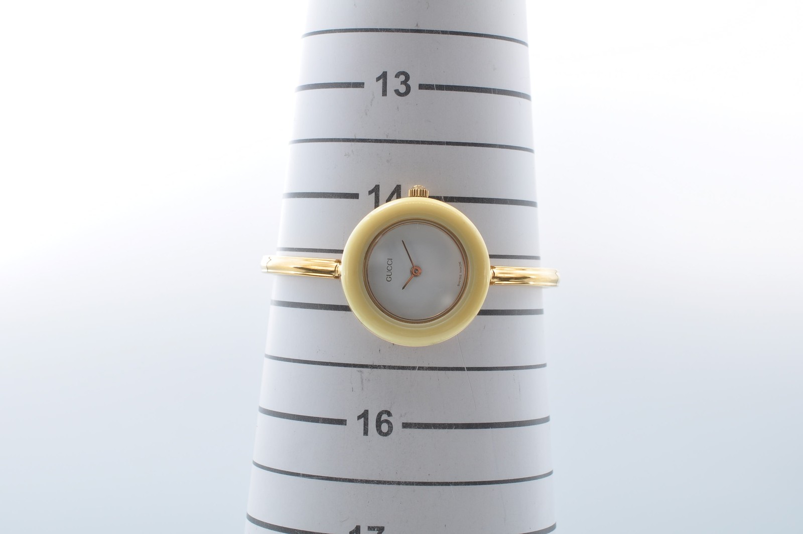 Gucci 11/12.2 Cream Bezel Quartz Watch Ladies Gold Tone Band Braselet w-1181
