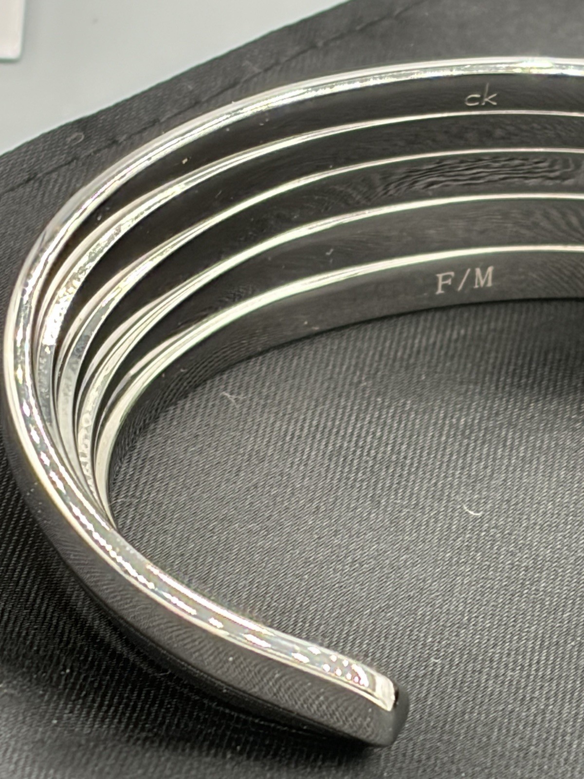 Calvin Klein Whisper Bangle Bracelet Stainless Steel Size M NWT Box Dustbag KJ76