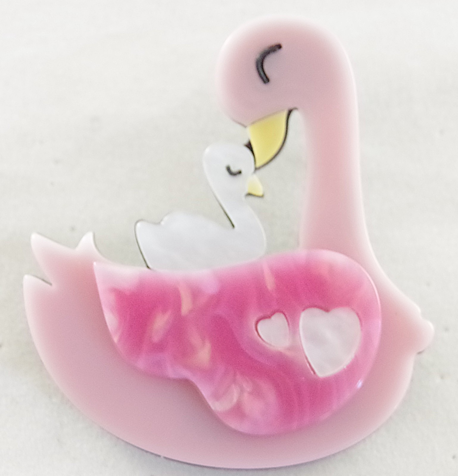 Cute! 2.5″ NWOT MOTHER & BABY SWAN BIRDS LAYERED ACRYLIC MOTHER’S DAY BROOCH PIN