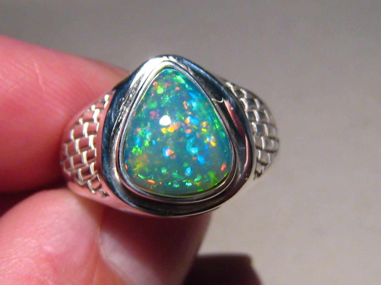 3.2 ct. Welo Opal Men’s Ring , 6.5 grams of Sterling Silver , Brightness 5+