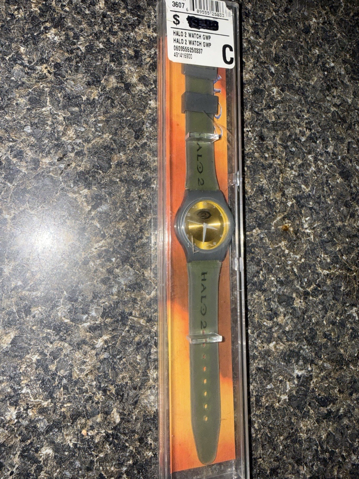 Halo 2 Quartz Analog Wristwatch Green Plastic Strap Gold/Black Dial Box