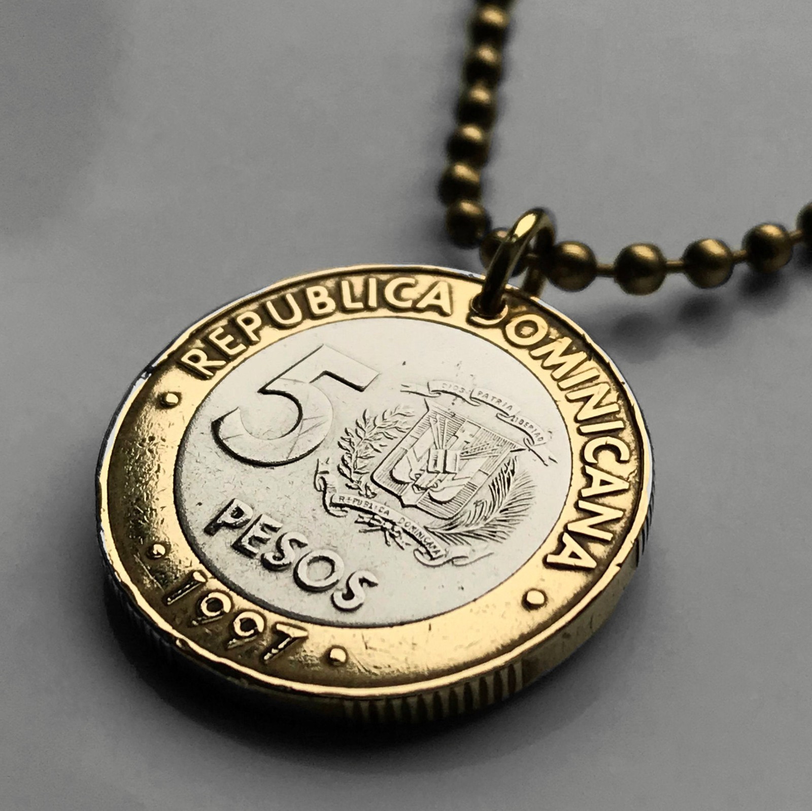 1997 Dominican Republic 5 Pesos coin pendant Santo Domingo Punta Cana n001438