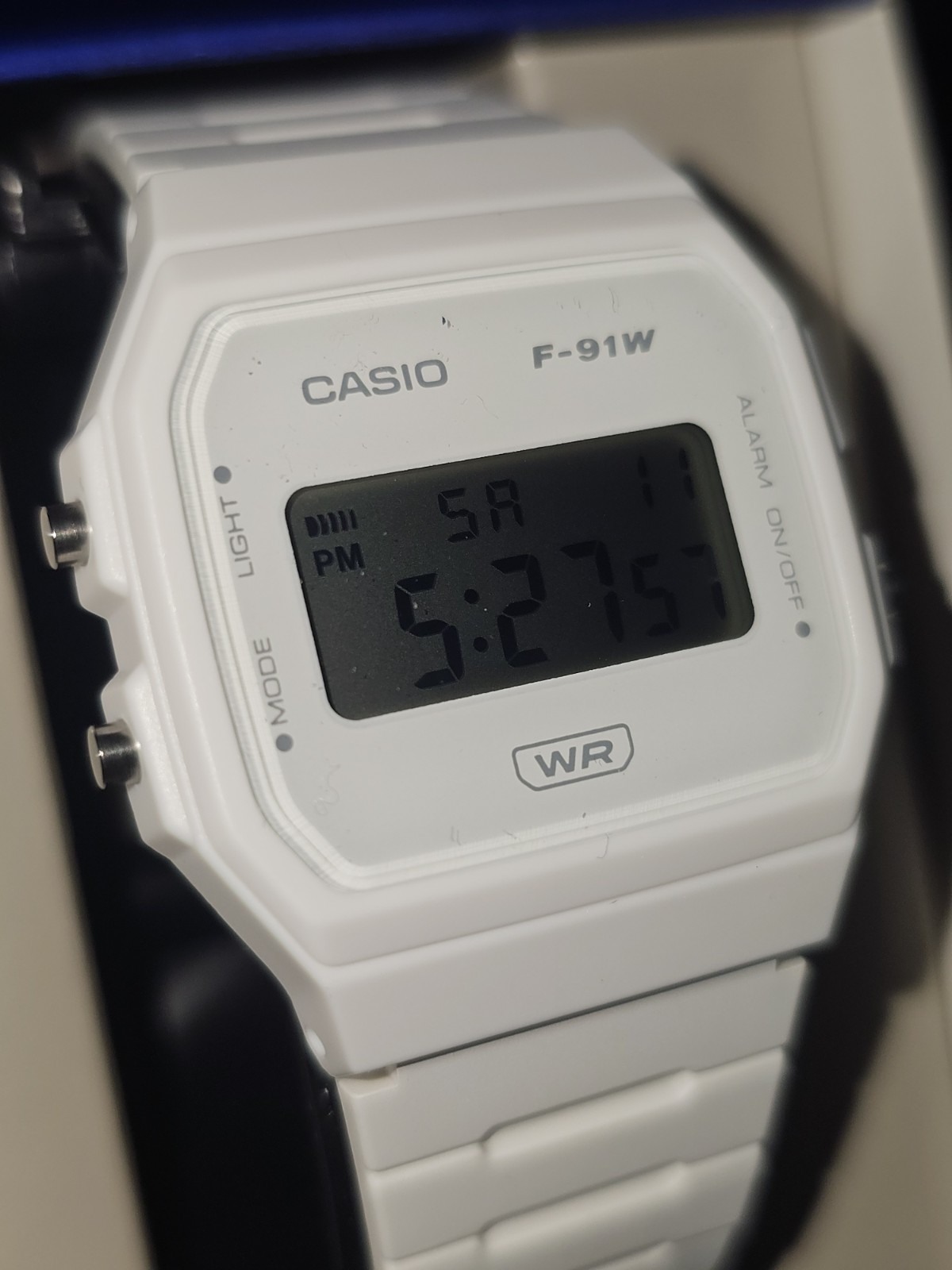 Casio F-91W Digital Quartz Alarm Backlight Day/Date WR White Resin Band